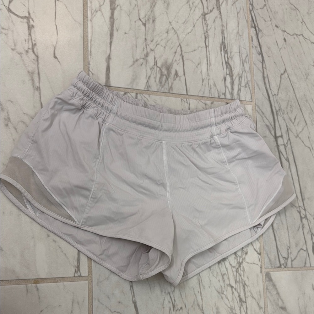 Lululemon hotty hot low rise 2.5 shorts
